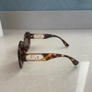 Tortoiseshell women’s sunglasses with brown lenses and metal details